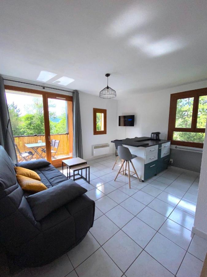 Appartement Situe A Cote Du Lac De Serre Poncon Saint-Sauveur  Exterior photo